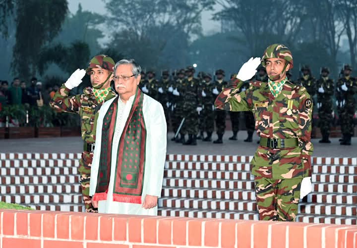 মহান স্বাধীনতা ও জাতীয় দিবস-২০২৫ উপলক্ষ্যে জাতীয় স্মৃতিসৌধে মহামান্য রাষ্ট্রপতি ও মাননীয় প্রধান উপদেষ্টা কর্তৃক পুষ্পস্তবক অর্পণের মাধ্যমে মহান মুক্তিযুদ্ধের বীর শহীদদের প্রতি শ্রদ্ধা নিবেদন
