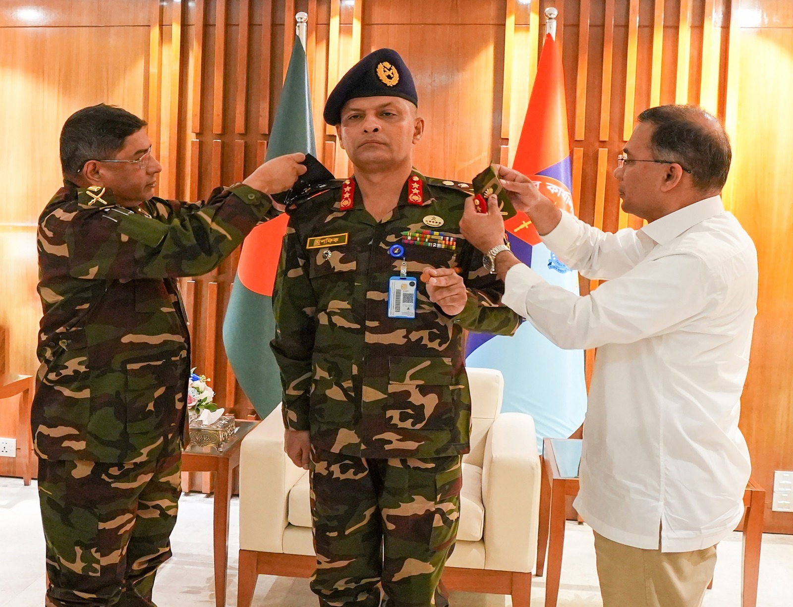 লেফটেন্যান্ট জেনারেল মীর মুশফিকুর রহমান, বিএসপি, এসইউপি, এনডিসি, পিএসসি ২৩ ফেব্রুয়ারি ২০২৬ হতে সশস্ত্র বাহিনী বিভাগের প্রিন্সিপাল স্টাফ অফিসার (পিএসও) হিসেবে দায়িত্বভার গ্রহণ করেছেন।