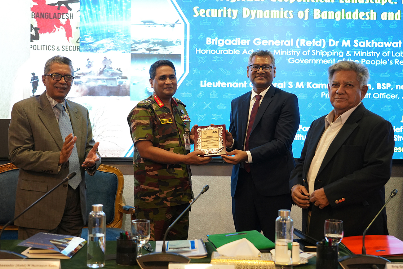 সশস্ত্র বাহিনী বিভাগ (এএফডি) ও বাংলাদেশ ইনস্টিটিউট অব ইন্টারন্যাশনাল অ্যান্ড স্ট্র্যাটেজিক স্টাডিজ (বিআইআইএসএস) এর যৌথ ব্যবস্থাপনায় ‘REGIONAL GEOPOLITICAL LANDSCAPE: IMPACTS ON THE SECURITY DYNAMICS OF BANGLADESH AND WAYS FORWARD’ শীর্ষক সেমিনার অনুষ্ঠিত