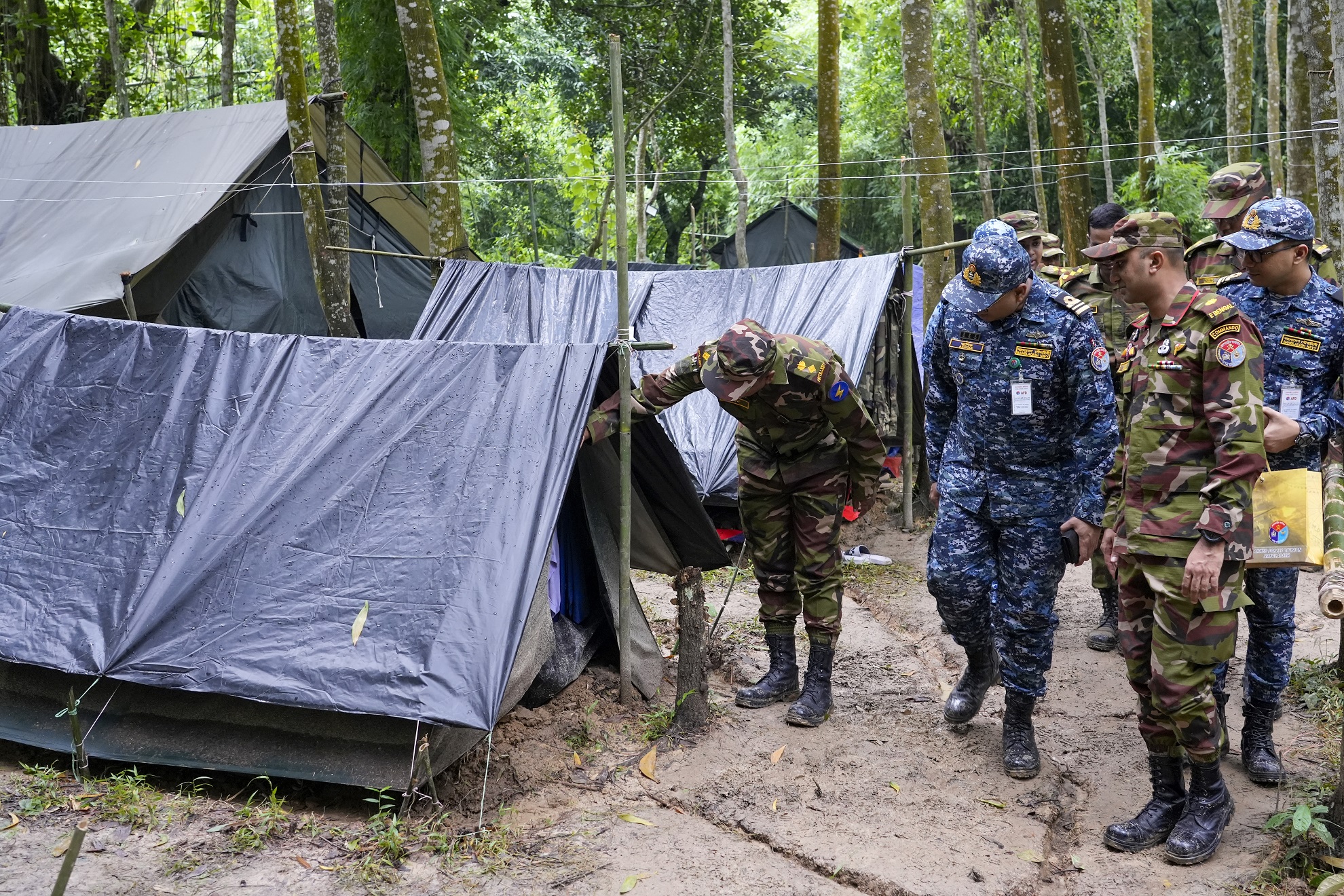 Armed Forces Division officers visiting and exchanging views with troops in Summer Training
