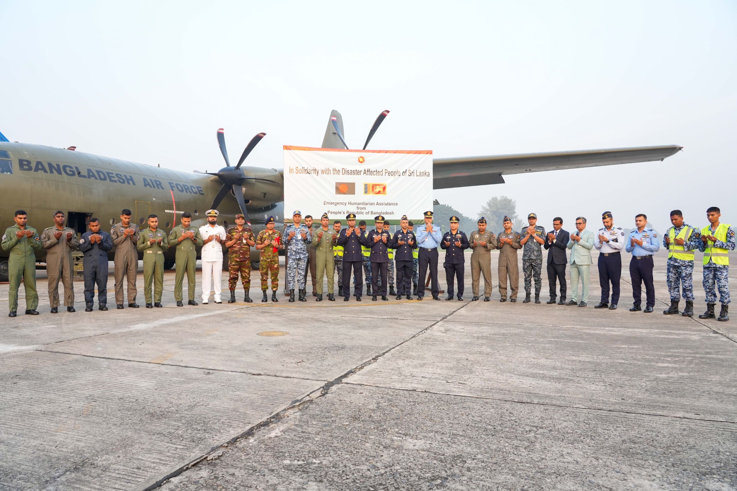শ্রীলংকায় ঘূর্ণিঝড় ও বন্যায় আক্রান্ত জনগণের জন্য বাংলাদেশ সরকারের জরুরি ত্রাণ সহায়তা প্রেরণ
