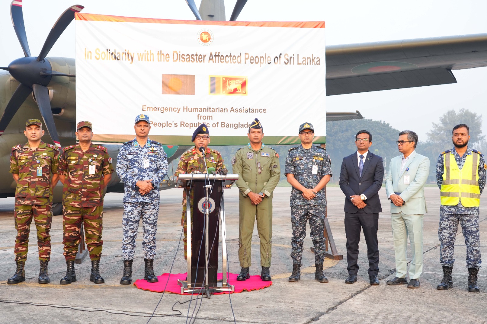 শ্রীলংকায় ঘূর্ণিঝড় ও বন্যায় আক্রান্ত জনগণের জন্য বাংলাদেশ সরকারের জরুরি ত্রাণ সহায়তা প্রেরণ
