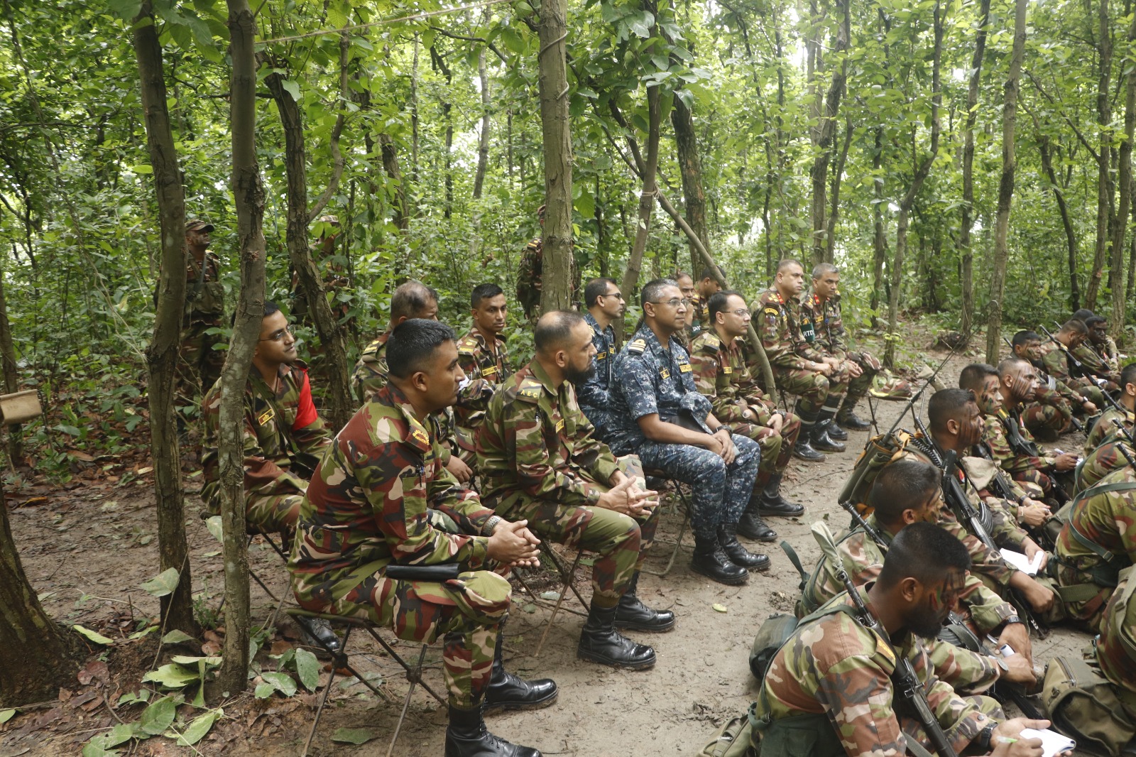 Armed Forces Division officers visiting and exchanging views with troops in Summer Training